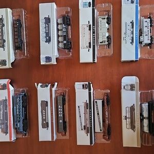Southern Pacific 8 Model Train Cars Collectible Vintage Still NIB Men Women Kid